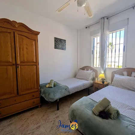 Traditional First Floor With Com Pool Pf13 *