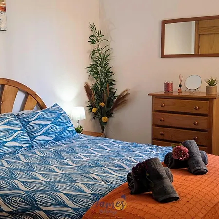 Traditional First Floor With Com Pool Pf13 *